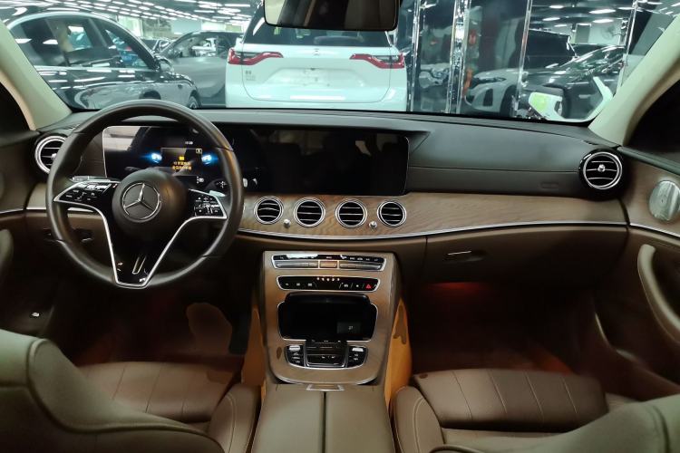 Used Mercedes-Benz E-Class 2022 Updated E 300 L Luxury Edition Center Console