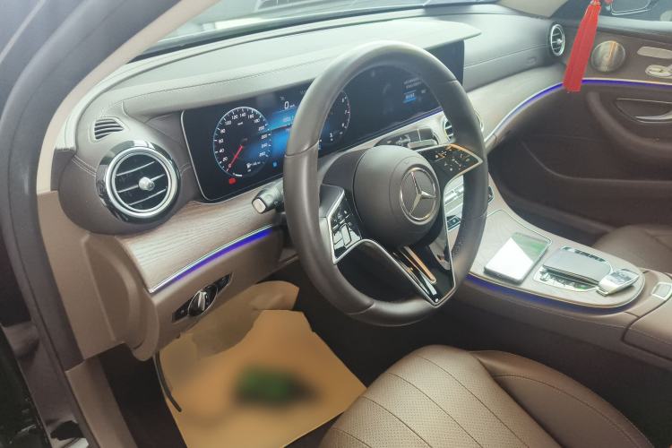 Used Mercedes-Benz E-Class 2022 E 300 L Luxury Model Center Console
