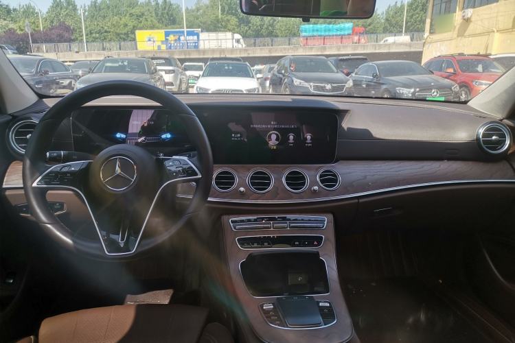 Used Mercedes-Benz E-Class 2022 Second Facelift E 260 L Center Console