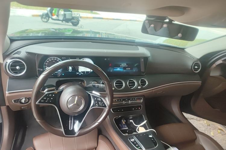 Used Mercedes-Benz E-Class 2022 Second Facelift E 300 L Fashion Edition Center Console
