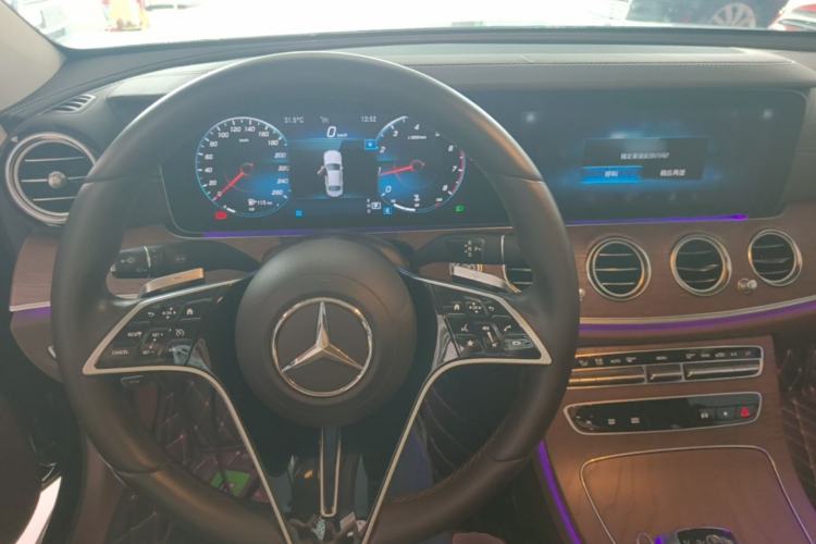 Used Mercedes-Benz E-Class 2022 Second Facelift E 300 L Fashion Edition Center Console