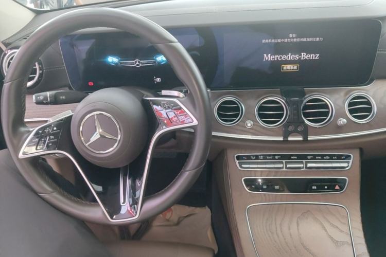 Used Mercedes-Benz E-Class 2022 Updated E 260 L Center Console