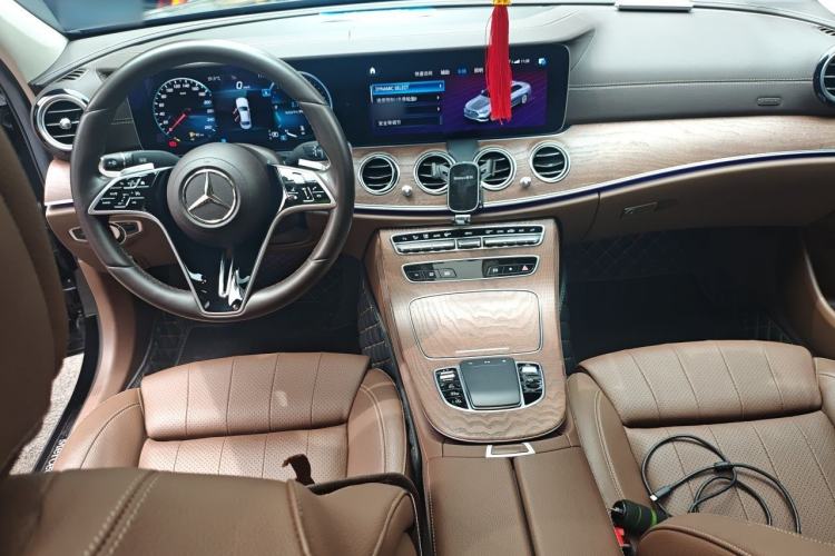 Used Mercedes-Benz E-Class 2022 Second Facelift E 300 L Fashion Edition Center Console