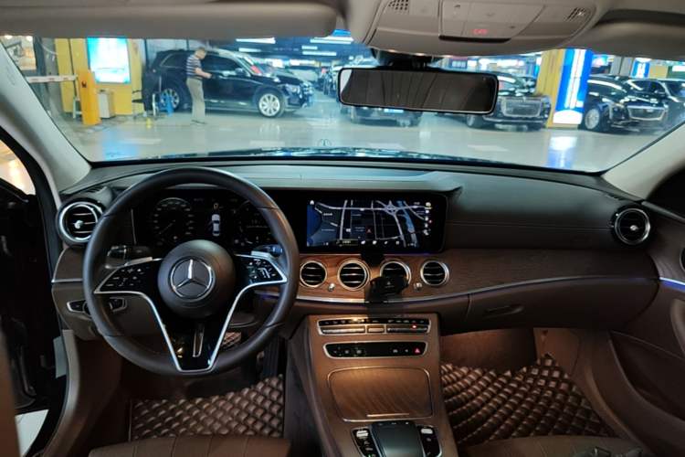 Used Mercedes-Benz E-Class 2022 Second Facelift E 260 L Center Console