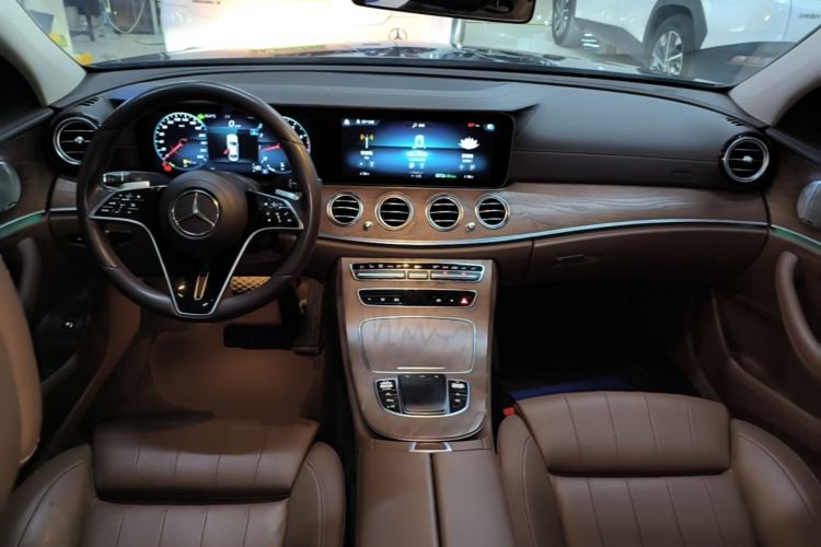 Used Mercedes-Benz E-Class 2022 Updated E 300 L Luxury Edition Center Console