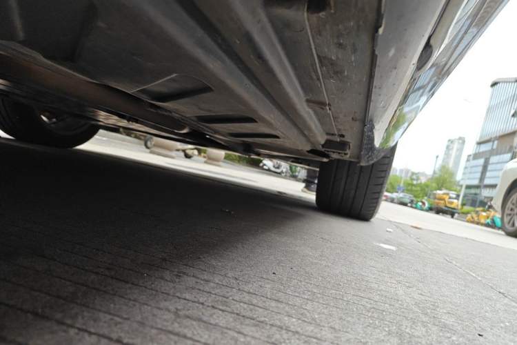 Used Mercedes-Benz E-Class 2022 Updated E 300 L Luxury Edition Chassis Front Right