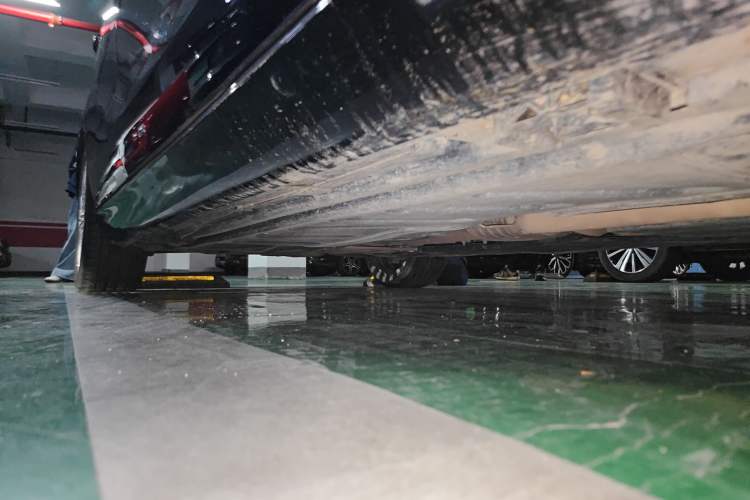 Used Mercedes-Benz E-Class 2022 Updated E 300 L Luxury Edition Chassis Front Right