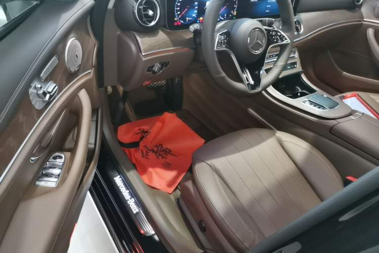 Used Mercedes-Benz E-Class 2022 Revised Version E 300 L Fashion Edition Driver Seat
