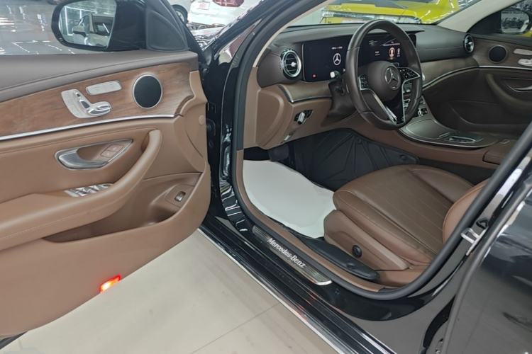 Used Mercedes-Benz E-Class 2022 Revised Version E 300 L Fashion Edition Driver Seat