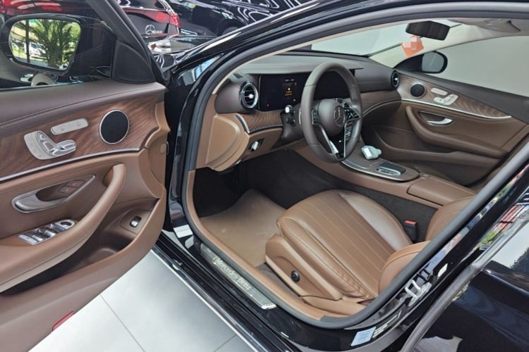 Used Mercedes-Benz E-Class 2022 Revised Version E 300 L Fashion Edition Driver Seat