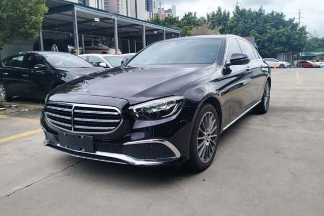 Ojetý Mercedes-Benz E-Class 2022 E 260 L