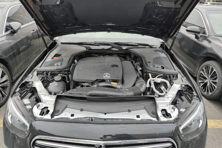 Used Mercedes-Benz E-Class 2022 Revised Version E 300 L Fashion Edition Engine Bay