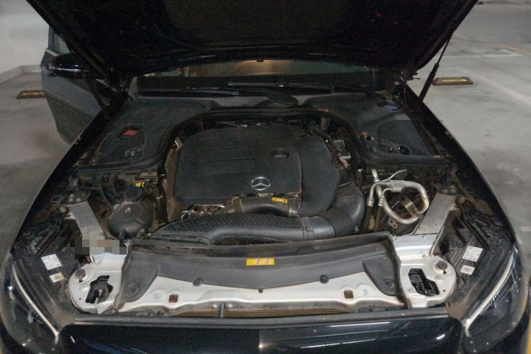 Used Mercedes-Benz E-Class 2022 Revised Version E 300 L Fashion Edition Engine Bay