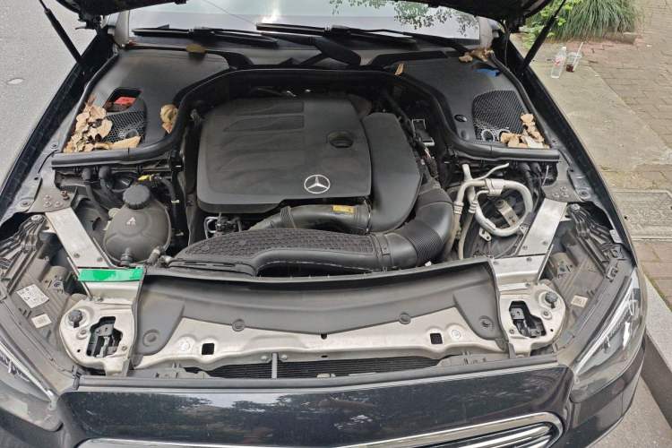 Used Mercedes-Benz E-Class 2022 E 260 L Engine Bay