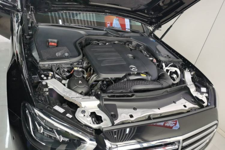 Used Mercedes-Benz E-Class 2022 Revised Version E 300 L Fashion Edition Engine Bay