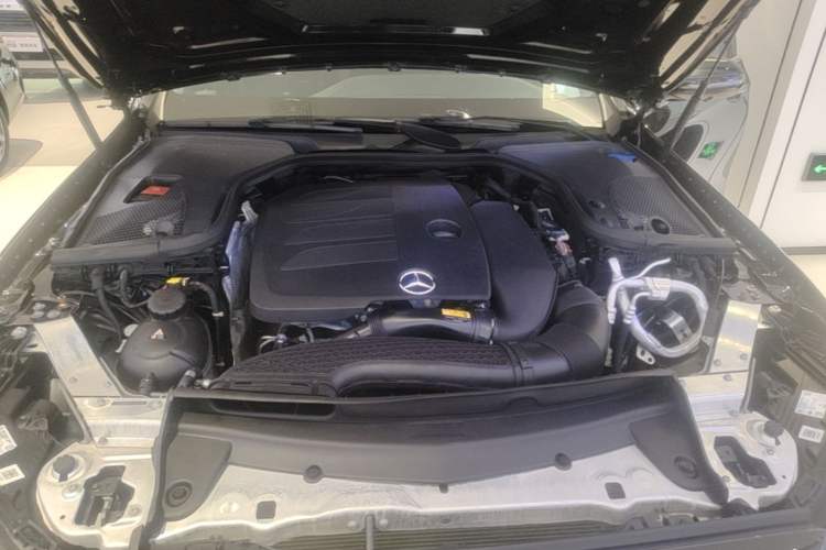 Used Mercedes-Benz E-Class 2022 Revised Version E 300 L Fashion Edition Engine Bay