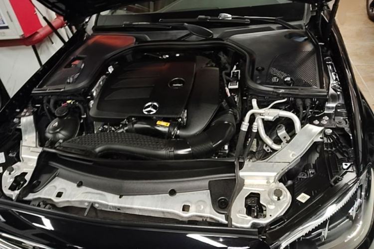 Used Mercedes-Benz E-Class 2022 E 300 L Luxury Model Engine Bay