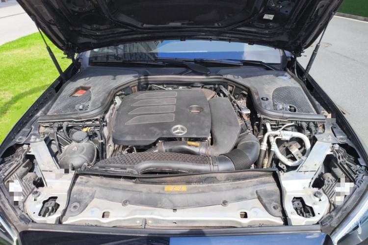 Used Mercedes-Benz E-Class 2022 Revised Version E 300 L Fashion Edition Engine Bay