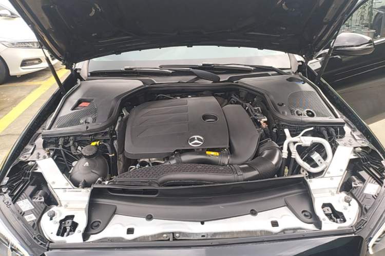 Used Mercedes-Benz E-Class 2022 E 260 L Engine Bay