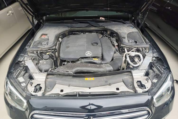 Used Mercedes-Benz E-Class 2022 Revised Version E 300 L Luxury Edition Engine Bay