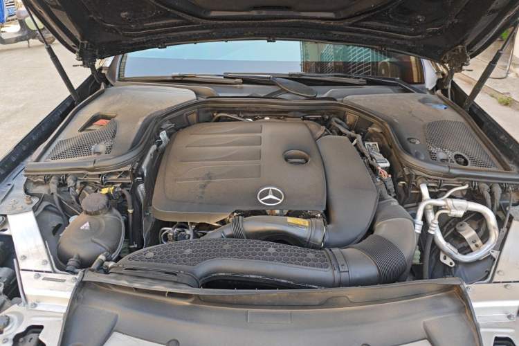 Used Mercedes-Benz E-Class 2022 Revised Version E 300 L Sport Luxury Edition Engine Bay