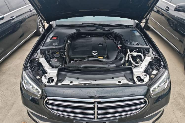 Used Mercedes-Benz E-Class 2022 E 260 L Engine Bay