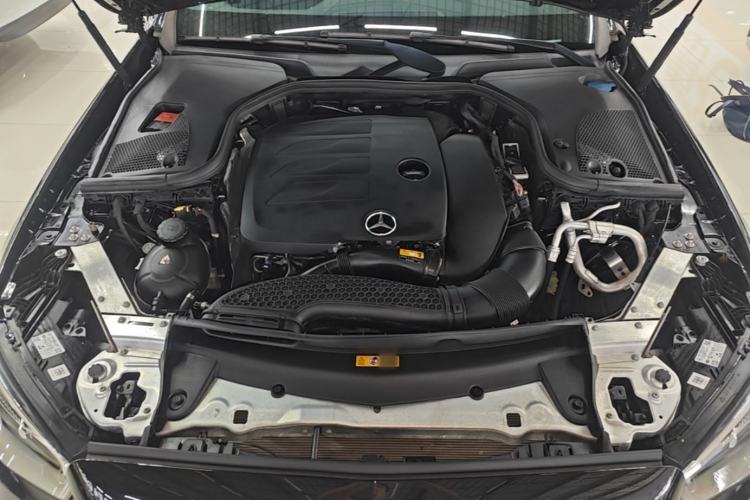 Used Mercedes-Benz E-Class 2022 Revised Version E 300 L Fashion Edition Engine Bay