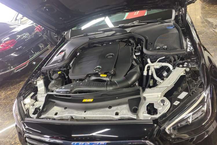 Used Mercedes-Benz E-Class 2022 Revised Version E 300 L Fashion Edition Engine Bay