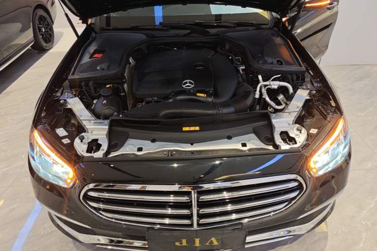 Used Mercedes-Benz E-Class 2022 E 260 L Engine Bay