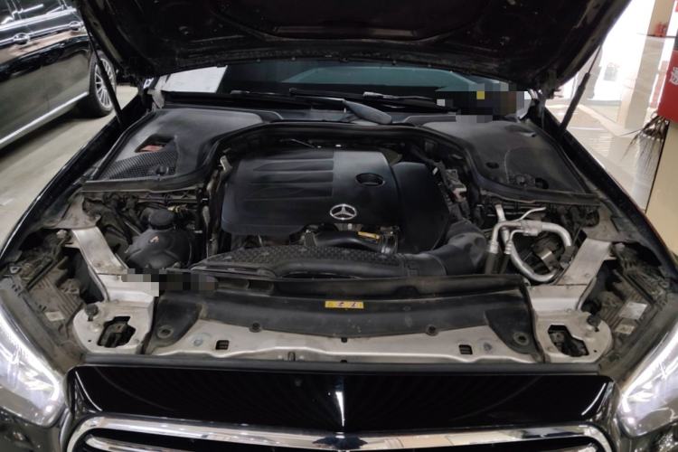 Used Mercedes-Benz E-Class 2022 E 260 L Engine Bay