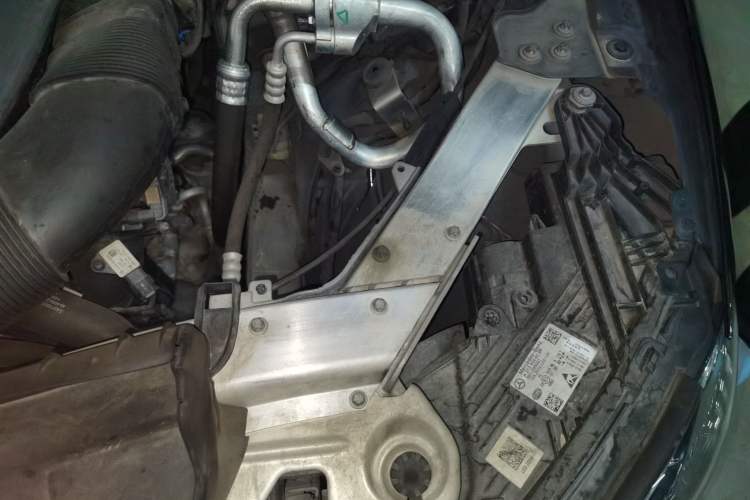 Used Mercedes-Benz E-Class 2022 Updated E 300 L Stylish Edition Engine Bay Left