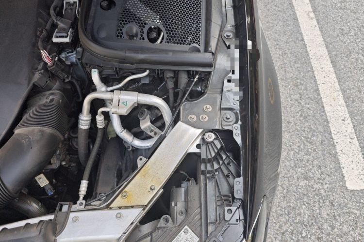 Used Mercedes-Benz E-Class 2022 Revised Version E 300 L Luxury Edition Engine Bay Left