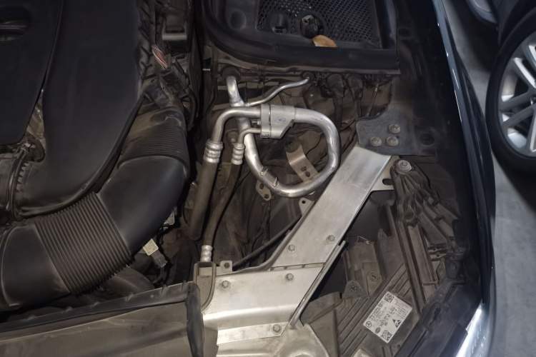 Used Mercedes-Benz E-Class 2022 E 260 L Engine Bay Left