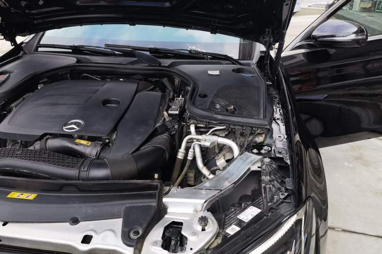 Used Mercedes-Benz E-Class 2022 Updated E 260 L Engine Bay Left