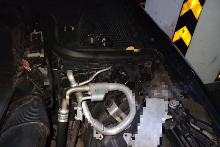 Used Mercedes-Benz E-Class 2022 E 300 L Luxury Model Engine Bay Left