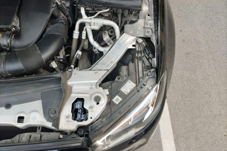 Used Mercedes-Benz E-Class 2022 Second Facelift E 260 L Sport Edition Engine Bay Left