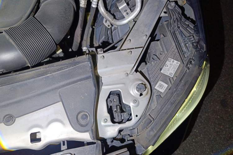 Used Mercedes-Benz E-Class 2022 Updated E 300 L Luxury Edition Engine Bay Left