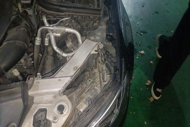 Used Mercedes-Benz E-Class 2022 Updated E 300 L Luxury Edition Engine Bay Left