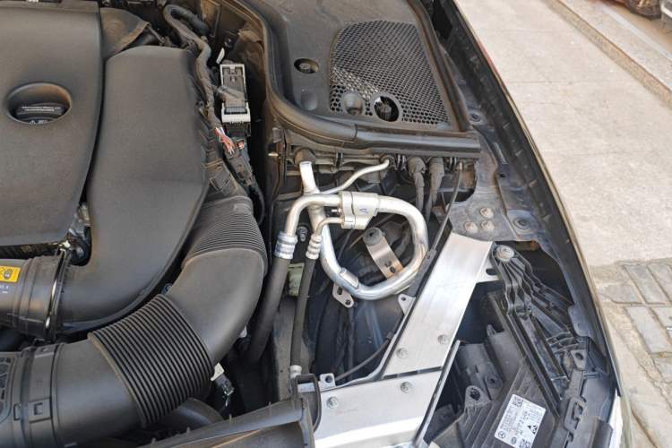 Used Mercedes-Benz E-Class 2022 Revised Version E 300 L Sport Luxury Edition Engine Bay Left