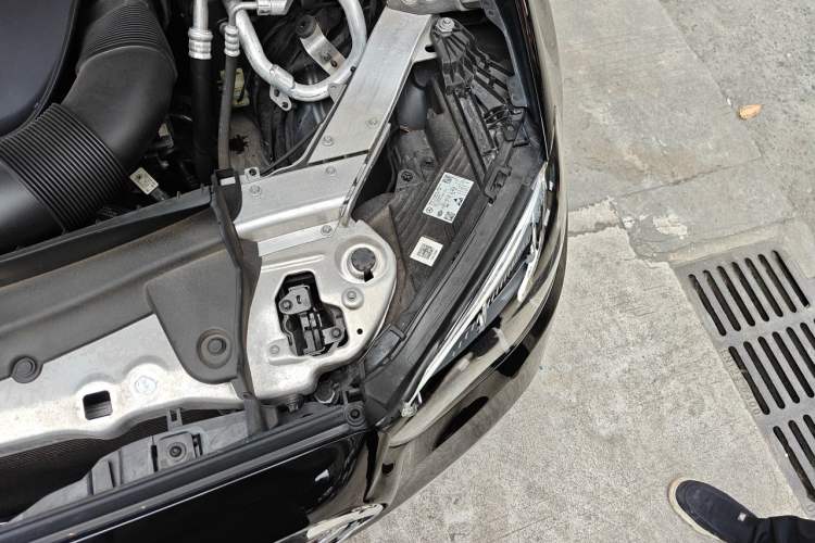 Used Mercedes-Benz E-Class 2022 Updated E 300 L Luxury Edition Engine Bay Left