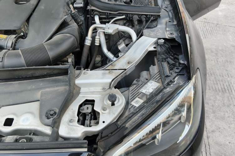 Used Mercedes-Benz E-Class 2022 E 260 L Engine Bay Left