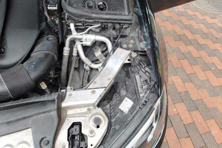 Used Mercedes-Benz E-Class 2022 Second Facelift E 300 L Luxury Edition Engine Bay Left