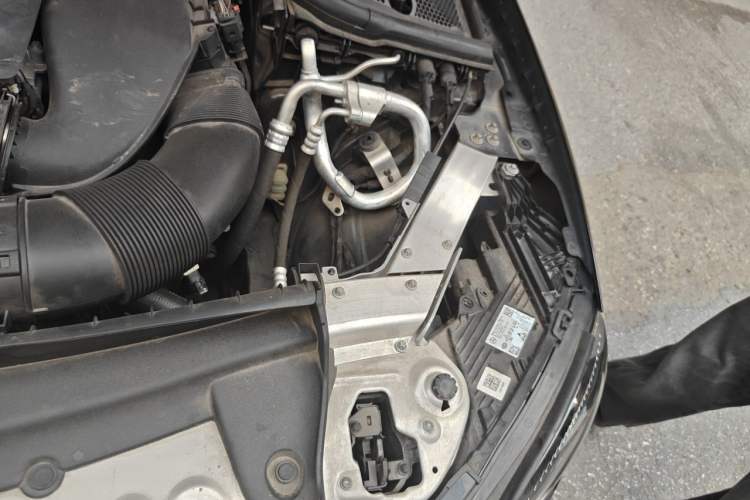 Used Mercedes-Benz E-Class 2022 E 300 L Stylish Model Engine Bay Left