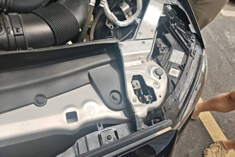 Used Mercedes-Benz E-Class 2022 Second Facelift E 300 L Fashion Edition Engine Bay Left