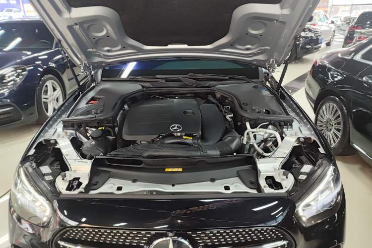 Used Mercedes-Benz E-Class 2022 Revised Version E 300 L Sport Luxury Edition Engine Bay