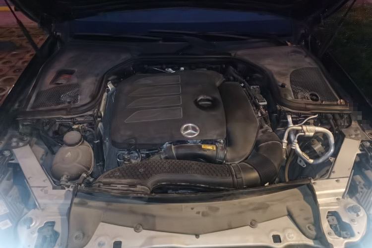 Used Mercedes-Benz E-Class 2022 E 260 L Engine Bay