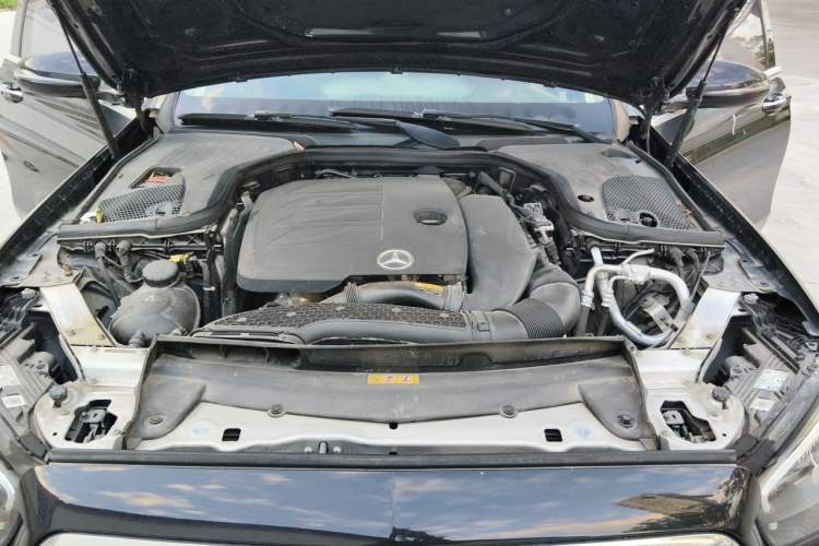 Used Mercedes-Benz E-Class 2022 E 260 L Engine Bay