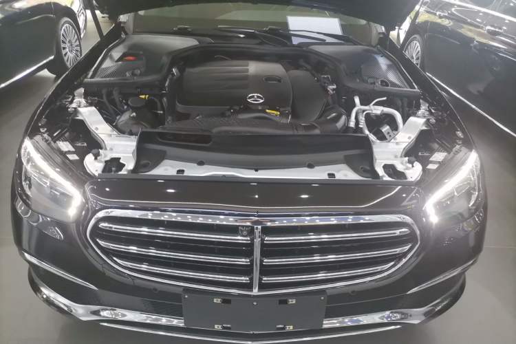 Used Mercedes-Benz E-Class 2022 Revised Version E 300 L Fashion Edition Engine Bay