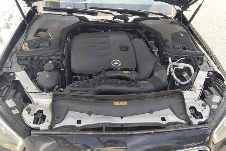 Used Mercedes-Benz E-Class 2022 Revised Version E 300 L Luxury Edition Engine Bay
