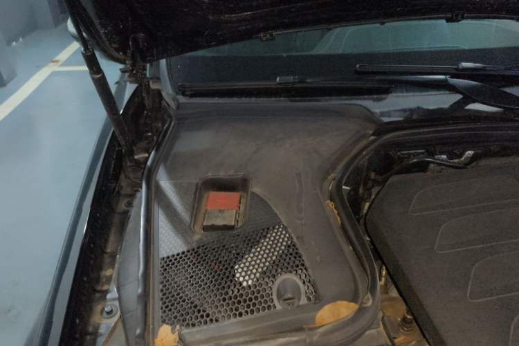 Used Mercedes-Benz E-Class 2022 E 300 L Luxury Model Engine Bay Right